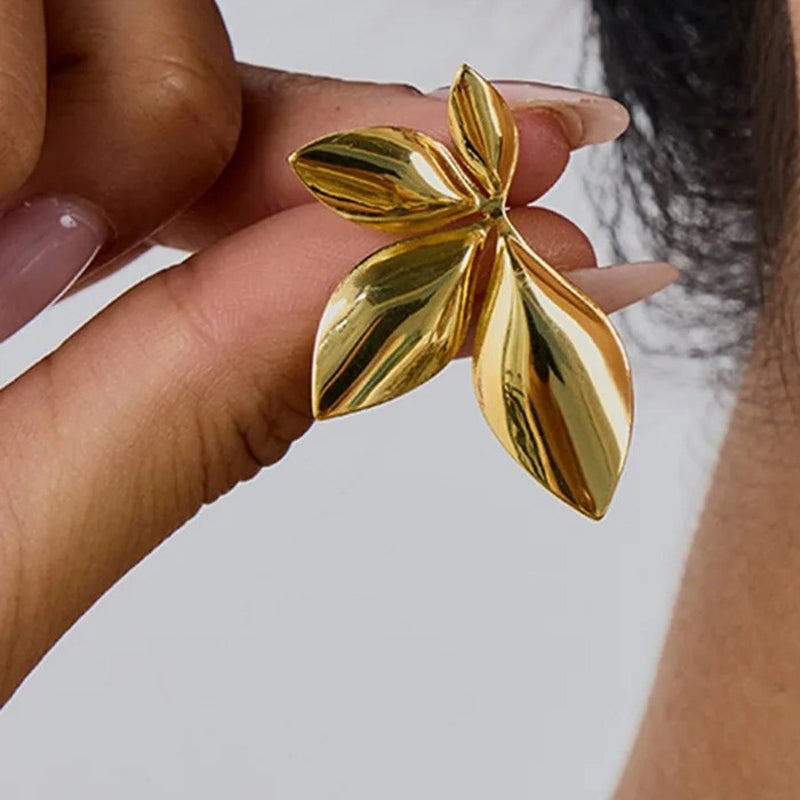 Folia Leaf Studs, stud earring, detail