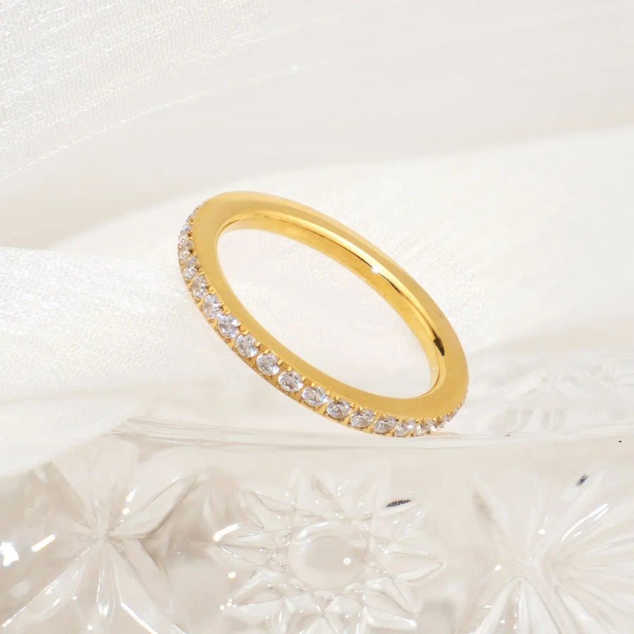 Lyra Tennis Ring, stacking ring, detail