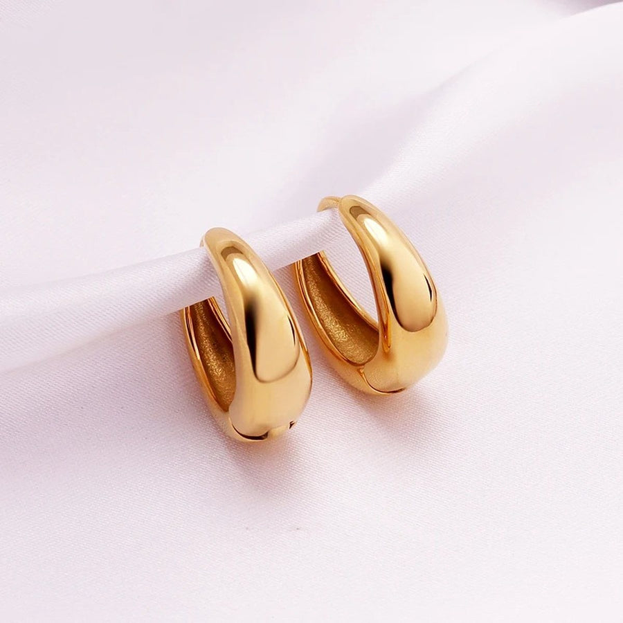 Oro Chunky Huggies, huggie earring