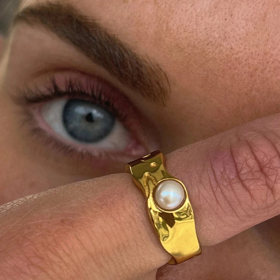 Perle Solo Gold Pearl Ring on the hand, worn