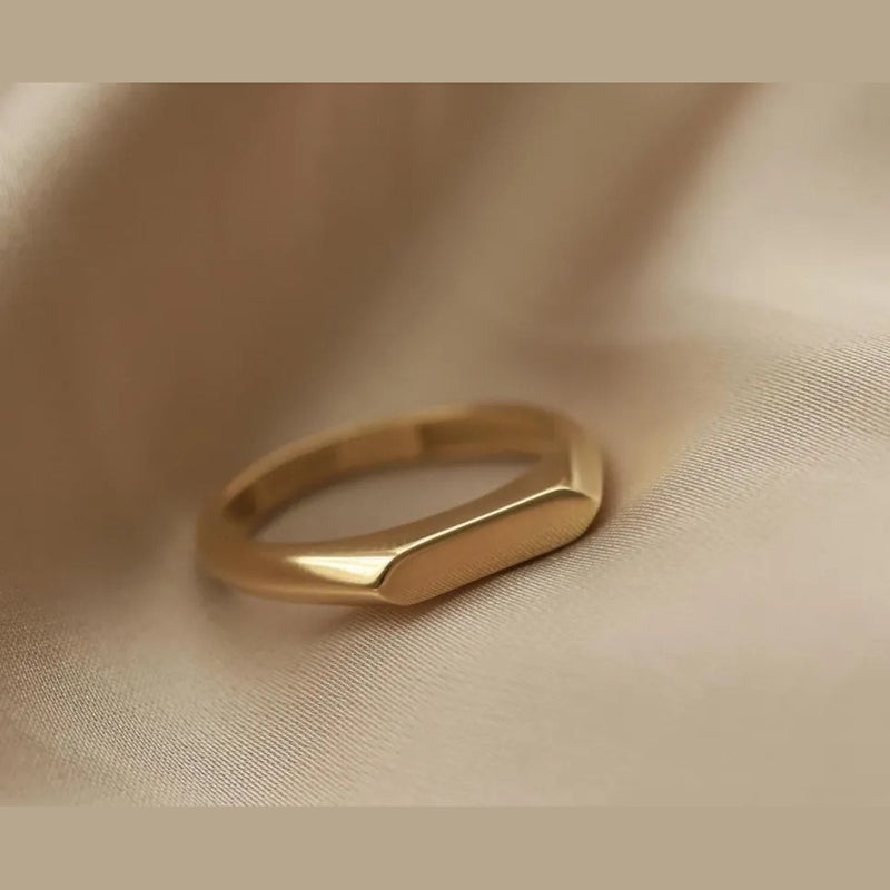 Sola Signet Ring, signet ring