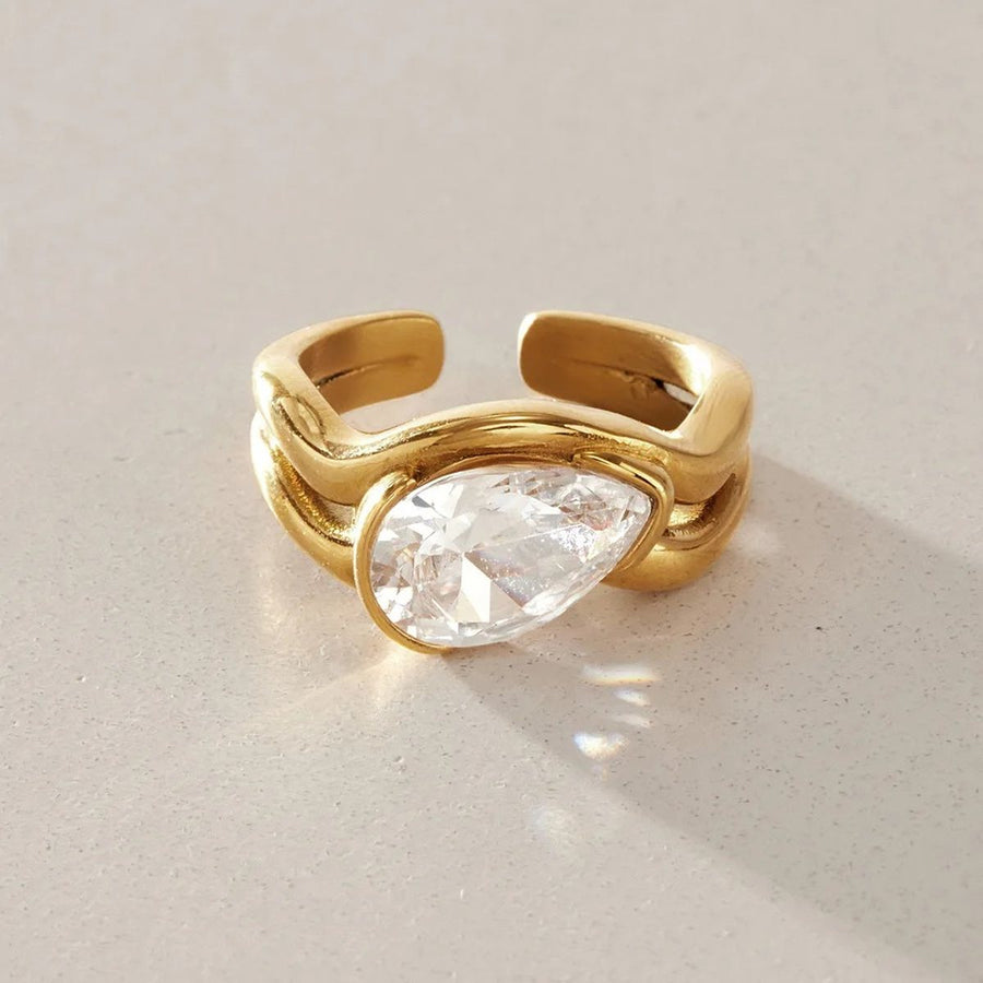 Duo Gold Solitaire Ring, close-up detail
