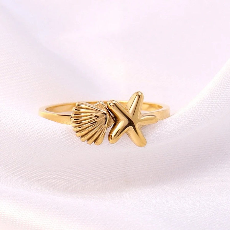 Marina Shell Gold Ring, close-up detail