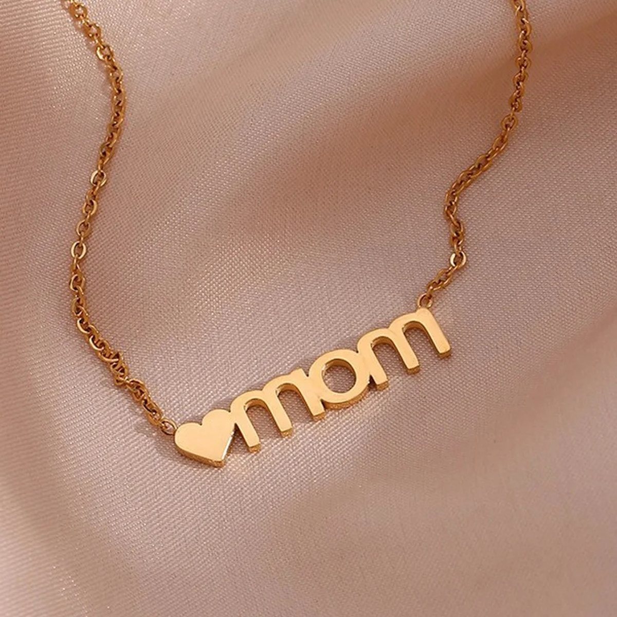 Mom Heart Necklace, heart necklace, detail