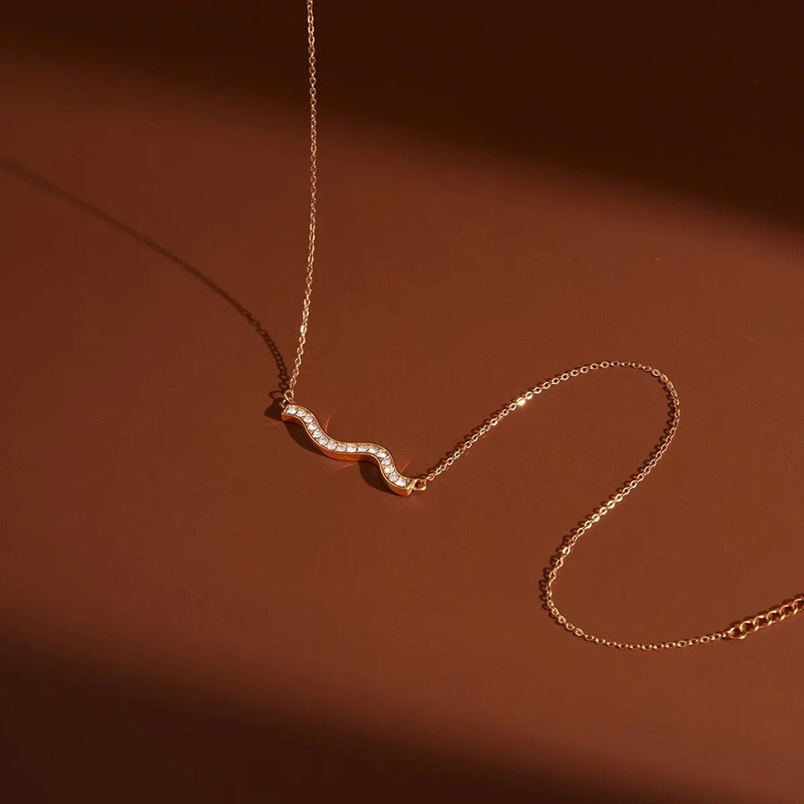 Onde Wave Necklace, chain necklace, flat lay