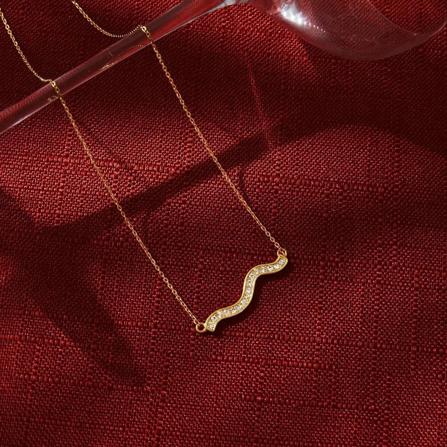 Onde Wave Necklace, chain necklace, flat lay