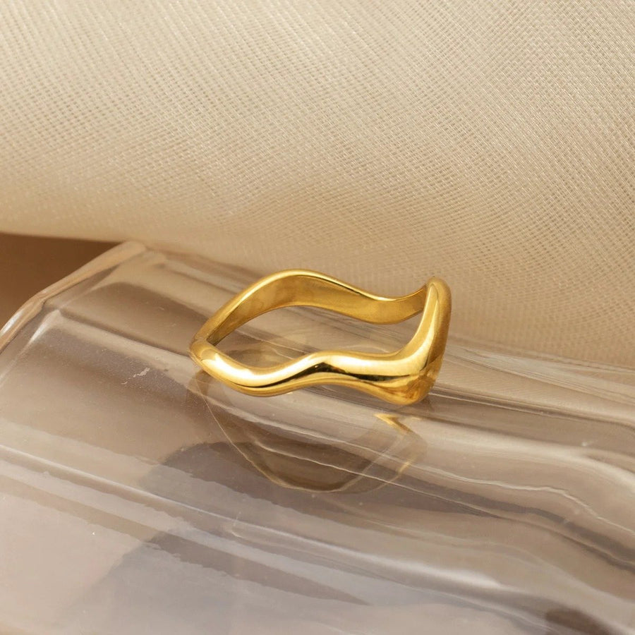 Ondine Wave Gold Stacking Ring, close-up of the finish