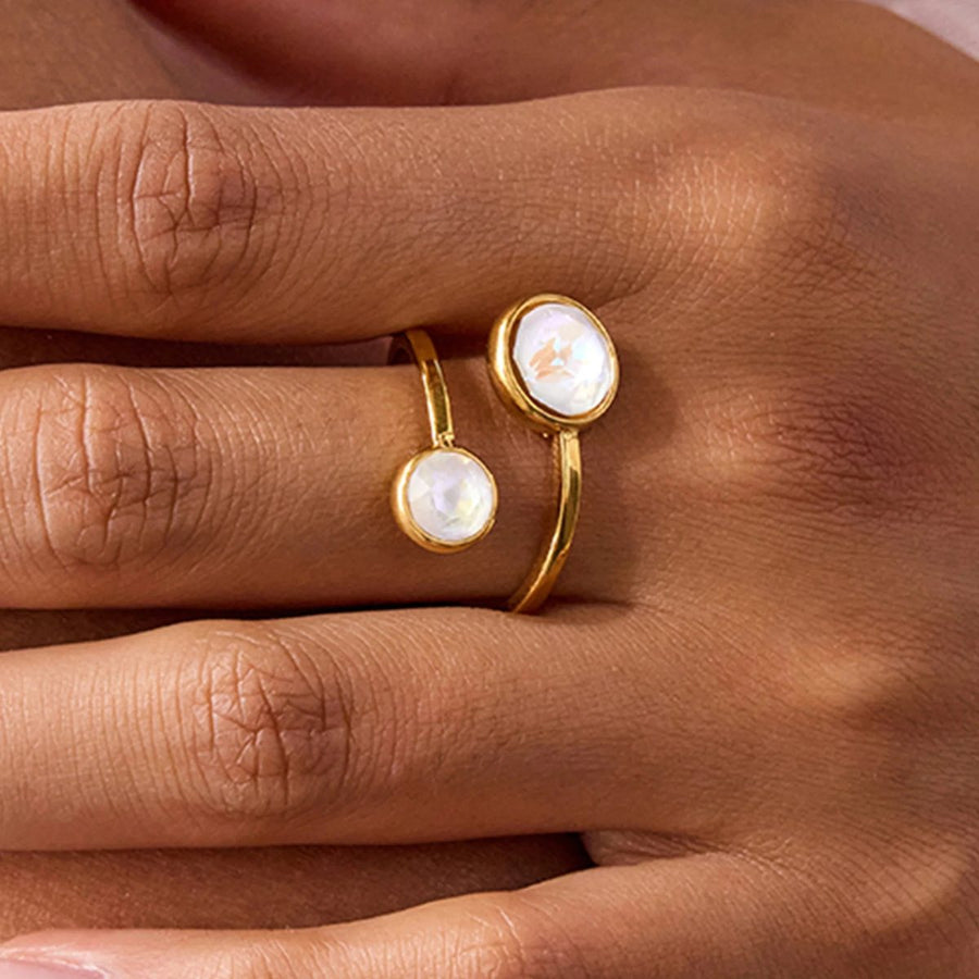 Perla Gold Pearl Toi et Moi Ring on the hand, worn