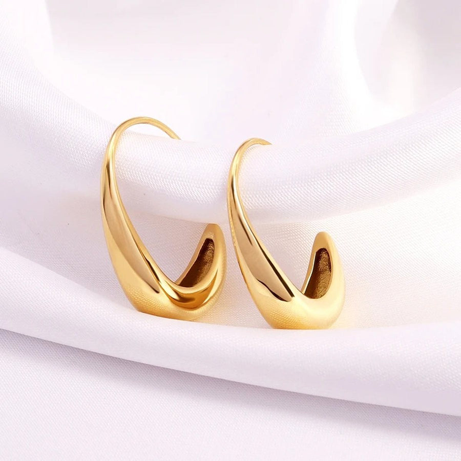 Sable Sweep Hoops, hoop earring, detail