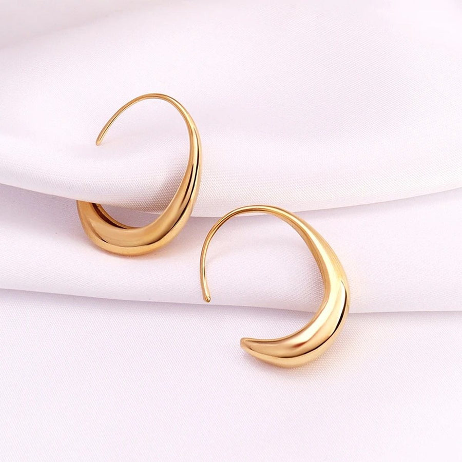 Sable Sweep Hoops, hoop earring, detail