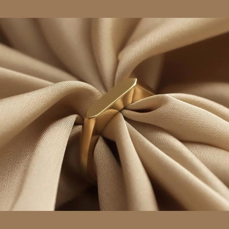 Sola Signet Ring, signet ring, detail